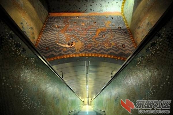 13、那不勒斯的Materdei地铁站.jpg