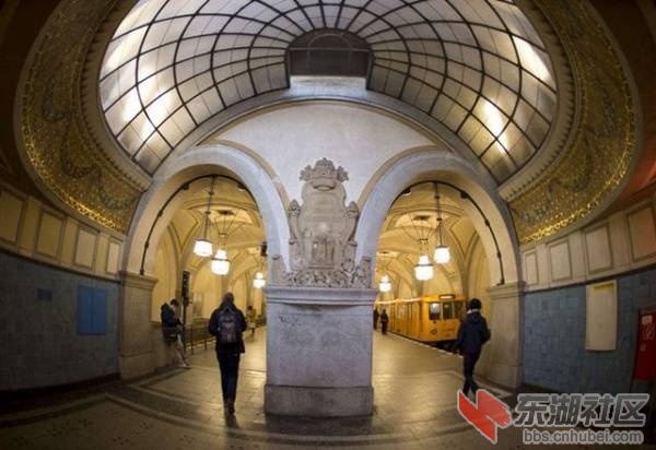 14、柏林的Heidelberger Platz地铁站.jpg