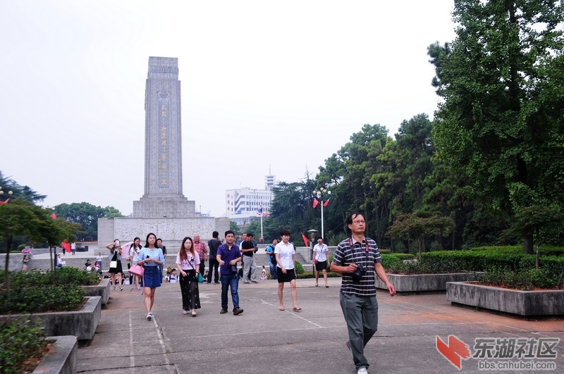 参观 烈士陵园14.JPG
