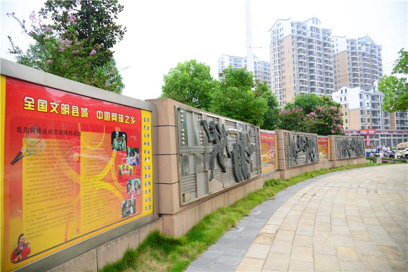 京山文峰网球公园一景1（黄小明摄）.jpg
