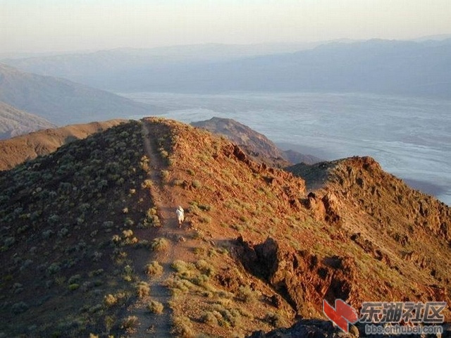 03沿着黑山的顶峰.jpg