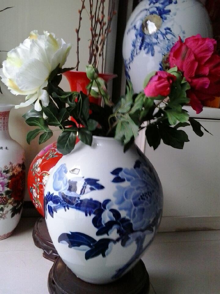 手绘牡丹花瓶含花木坐