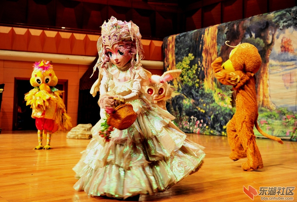 009，2007年5月底，赖毅的第一部戏木偶戏《睡美人》上演.jpg