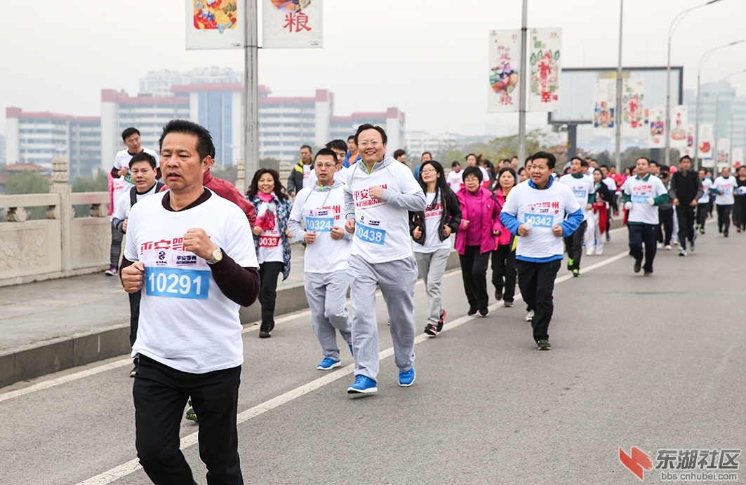 市民环湖乐跑时的情形。