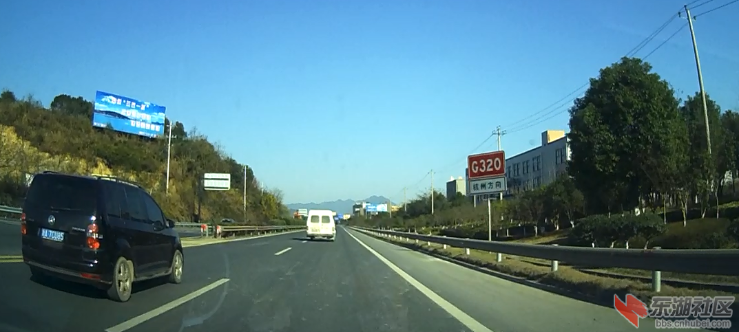 进入富阳境内，不得不说，浙江的国道基本都是4车道的一级公路，限速90.相比之下同样是.png