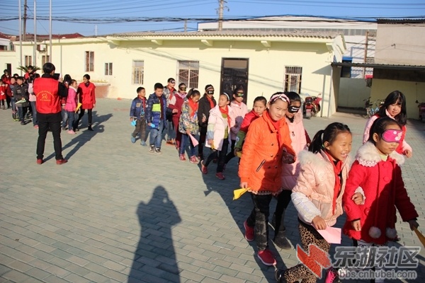 盲人引路.JPG