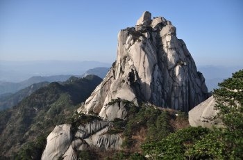 七律 · 春游天柱山：_20160105_13096423643410857_000.jpg