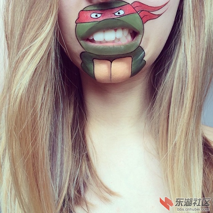擅长在自己嘴唇上画画的姑娘