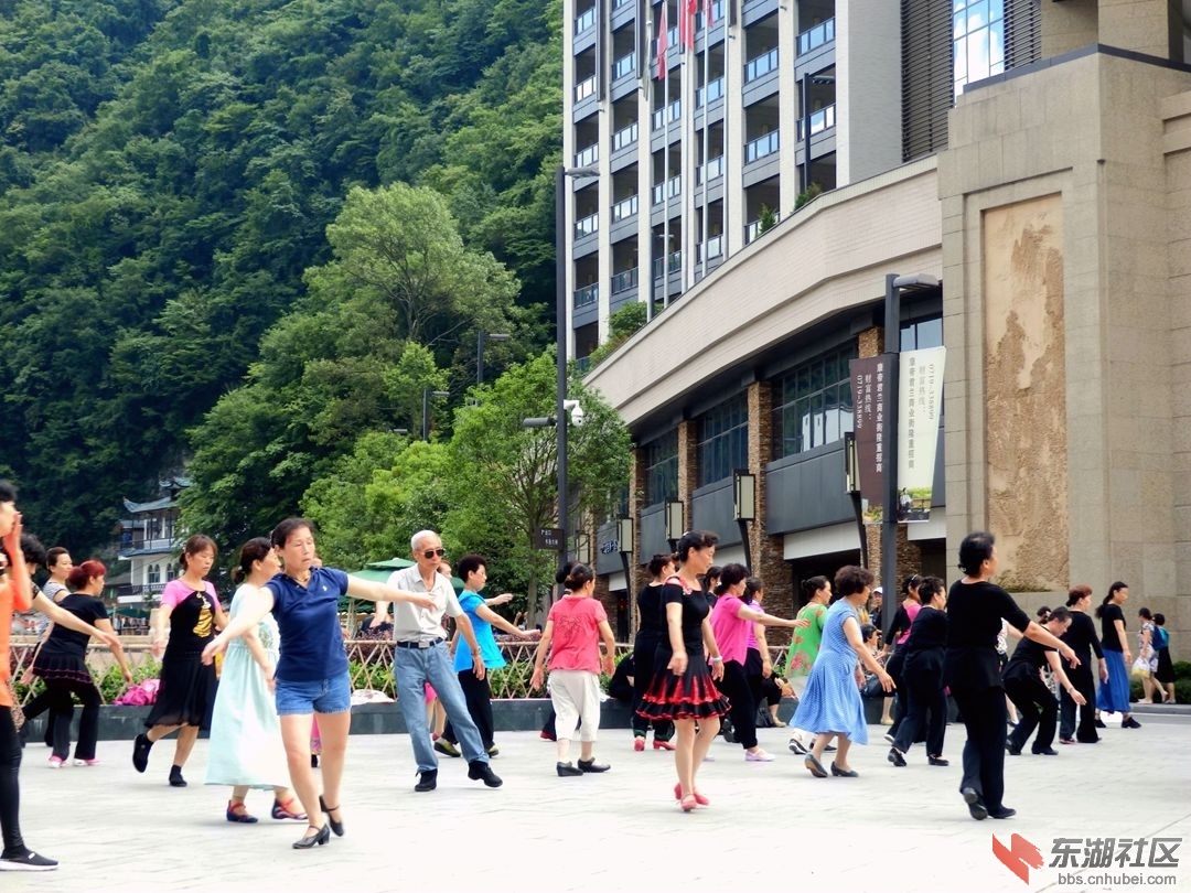 64、夏休避暑的人.jpg