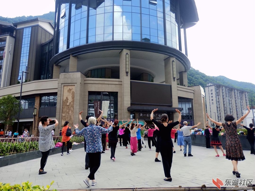 65、小场地已经拥挤啦.jpg