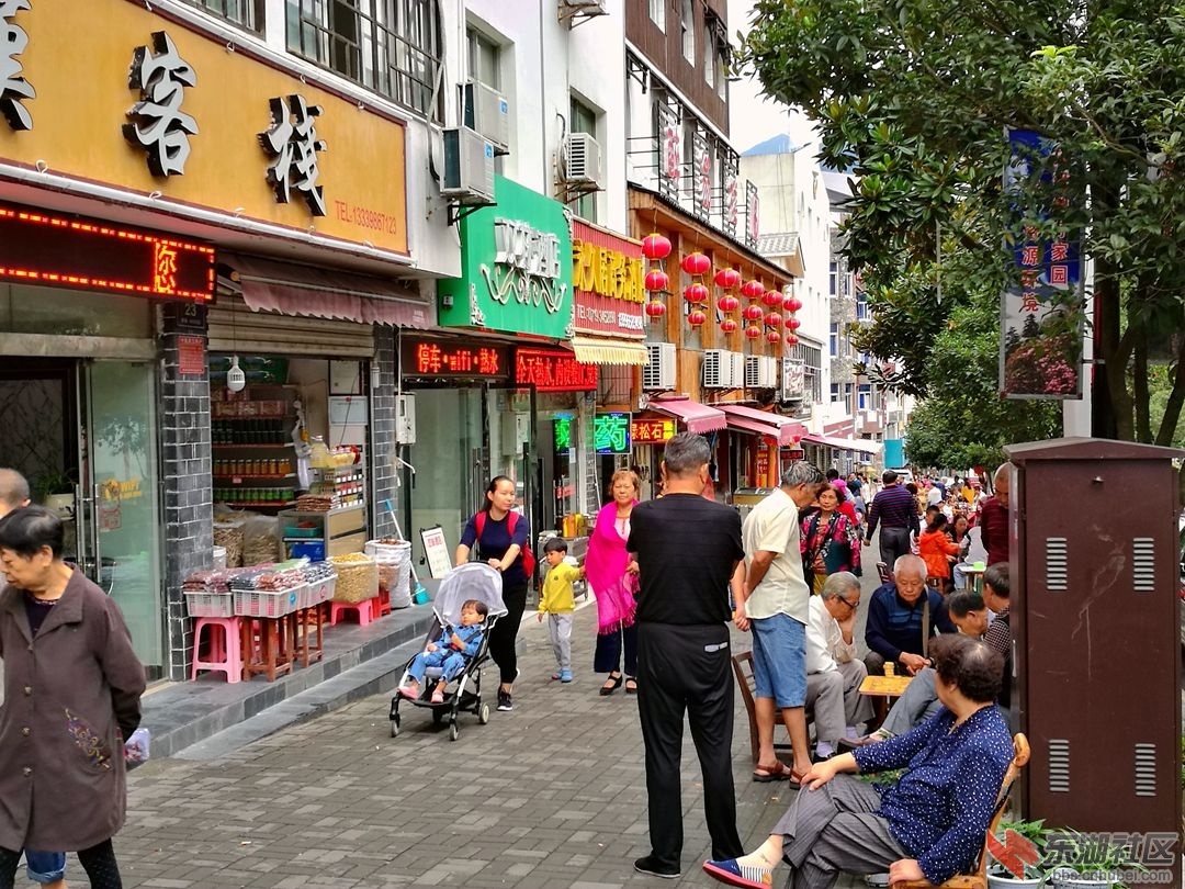 224、小街上人也不是那么多了.jpg