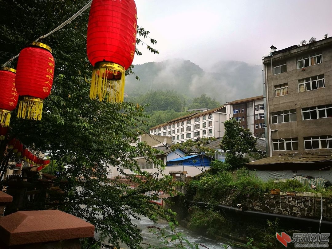 254、隔河看山.jpg
