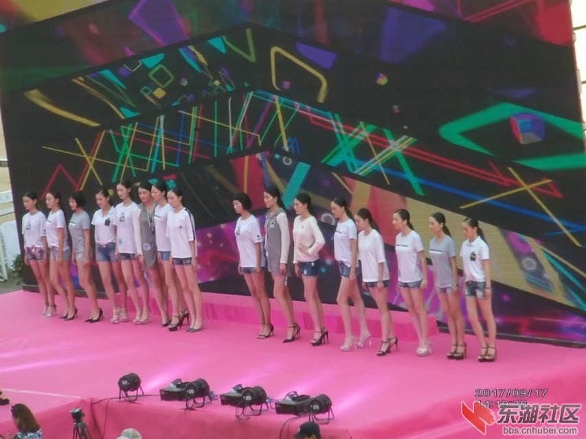 美女上场.jpg