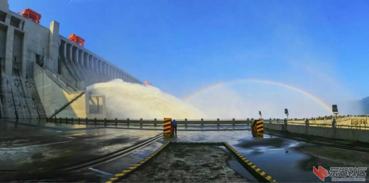 三峡工程泄洪图.jpg