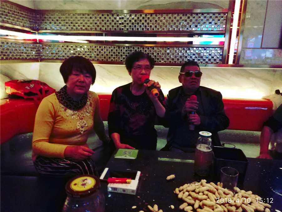 1图为残友奥山世纪城K歌现场.jpg