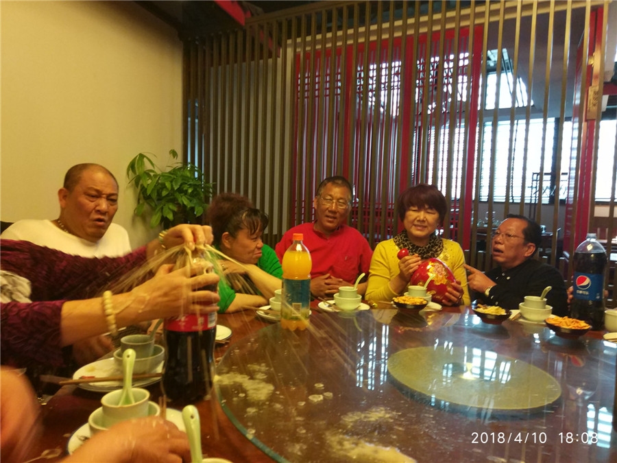 4图为残友奥山世纪城聚餐现场.jpg