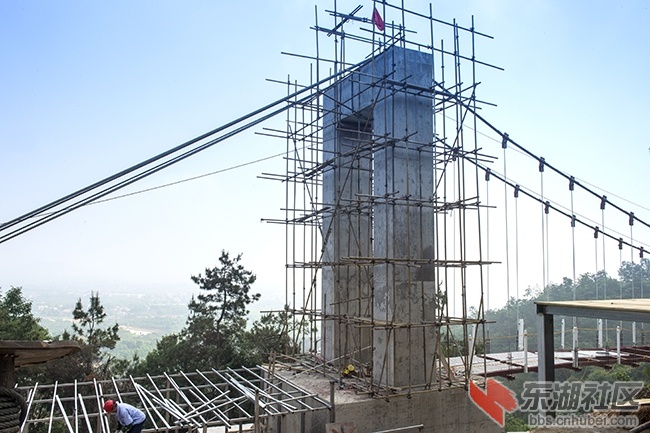 3.玻璃栈道主桥墩曾院平摄影.jpg