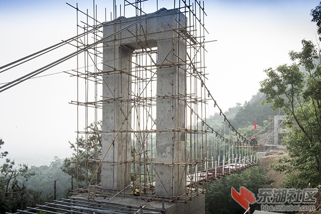 2.玻璃栈道主桥全景曾院平摄影.jpg