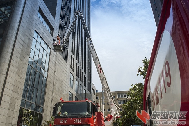 2..高空救人演习之一曾院平摄影.jpg