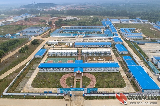3.武汉光谷绿地中心项目全景曾院平摄影.jpg