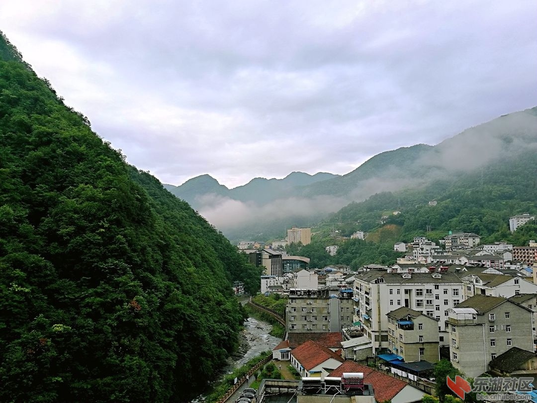 95、雨后的木鱼镇.jpg