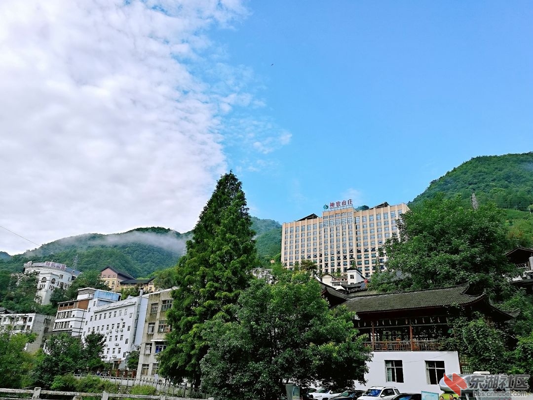 8、透空的山庄.jpg