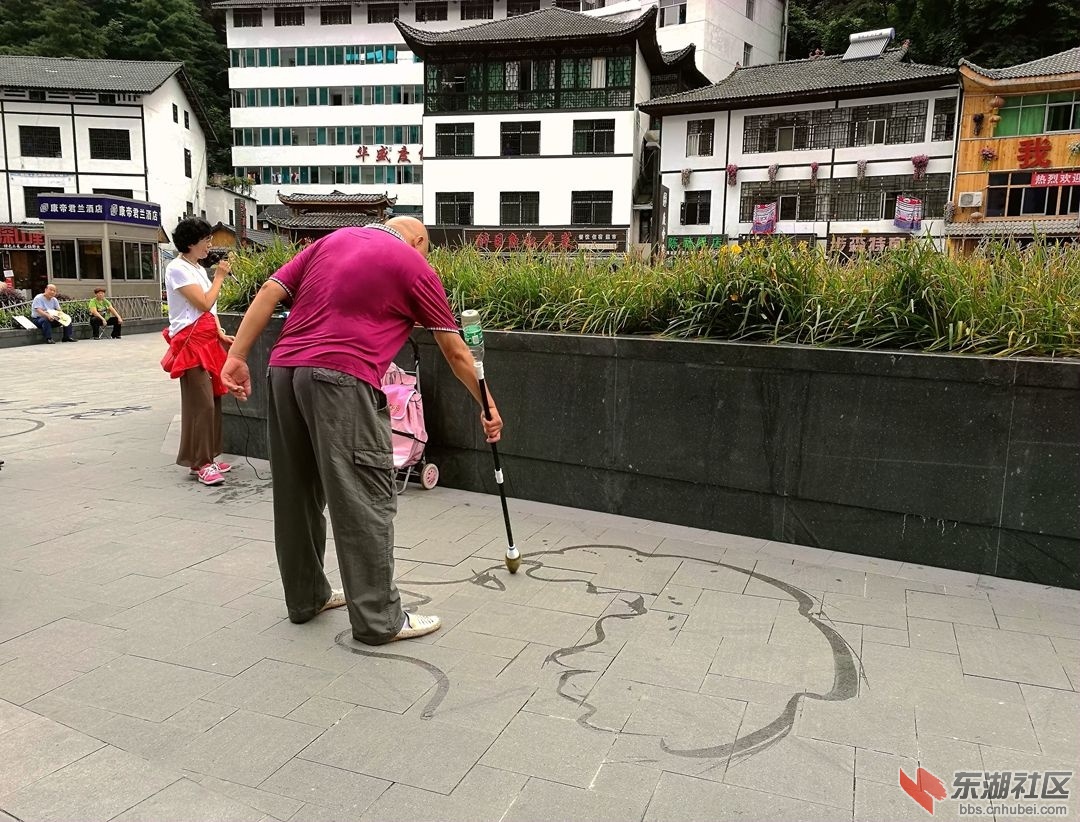 大地当纸水当墨.jpg