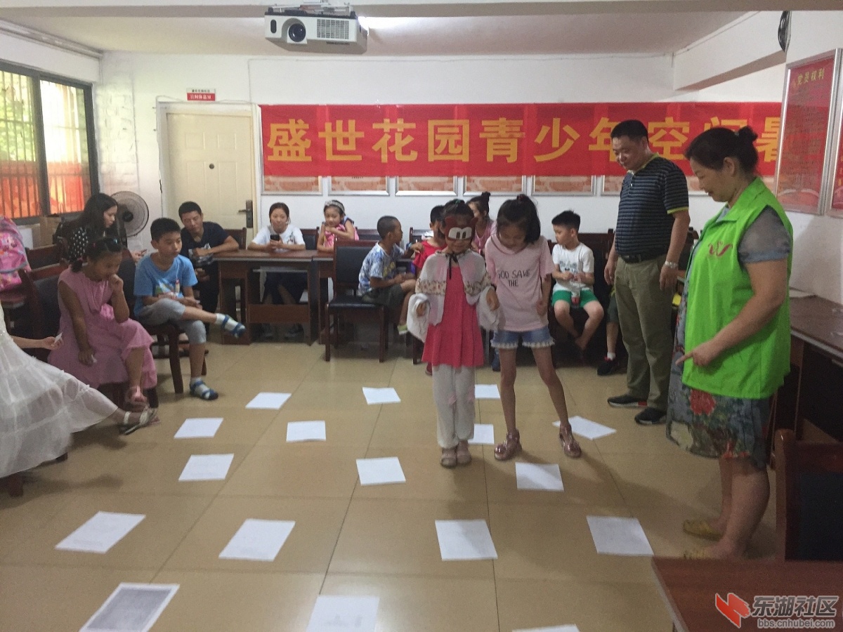 玩“穿越地雷阵”游戏