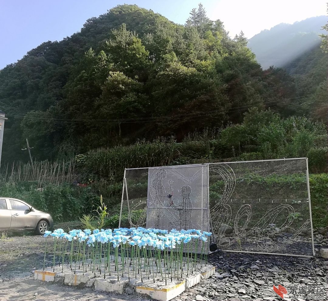 林区灯光艺术节准备中.jpg