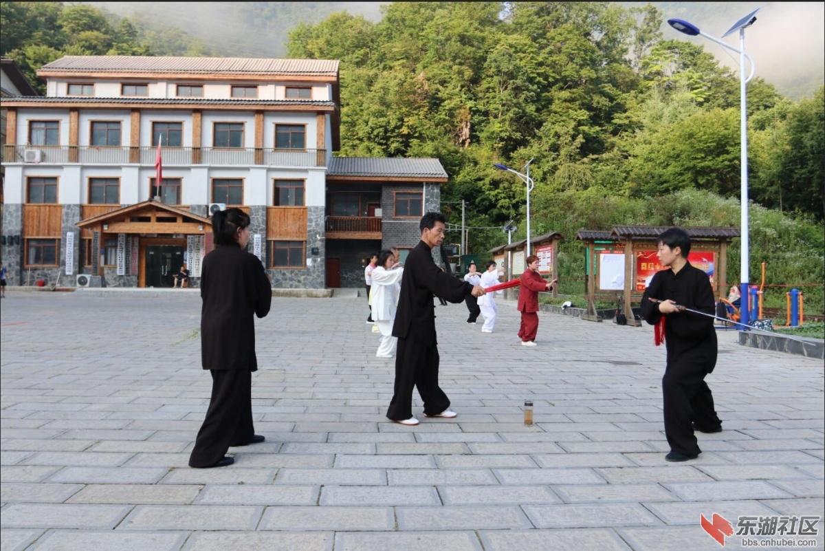 社区广场晨练