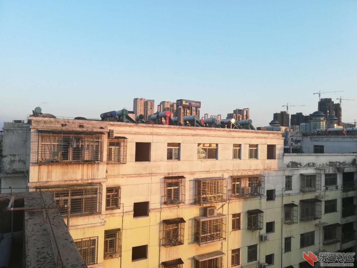 3A号楼6单元楼顶违建一层.jpg