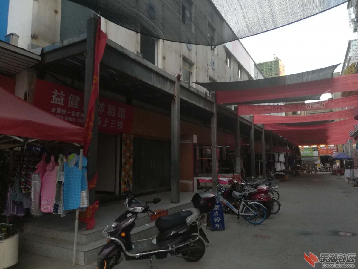 物业办公楼与1A2A号楼违建.jpg