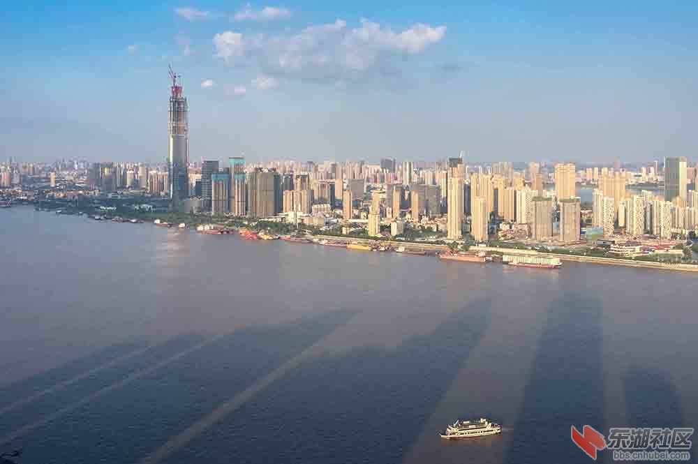 8.夕阳影斜射江水曾院平摄影.JPG