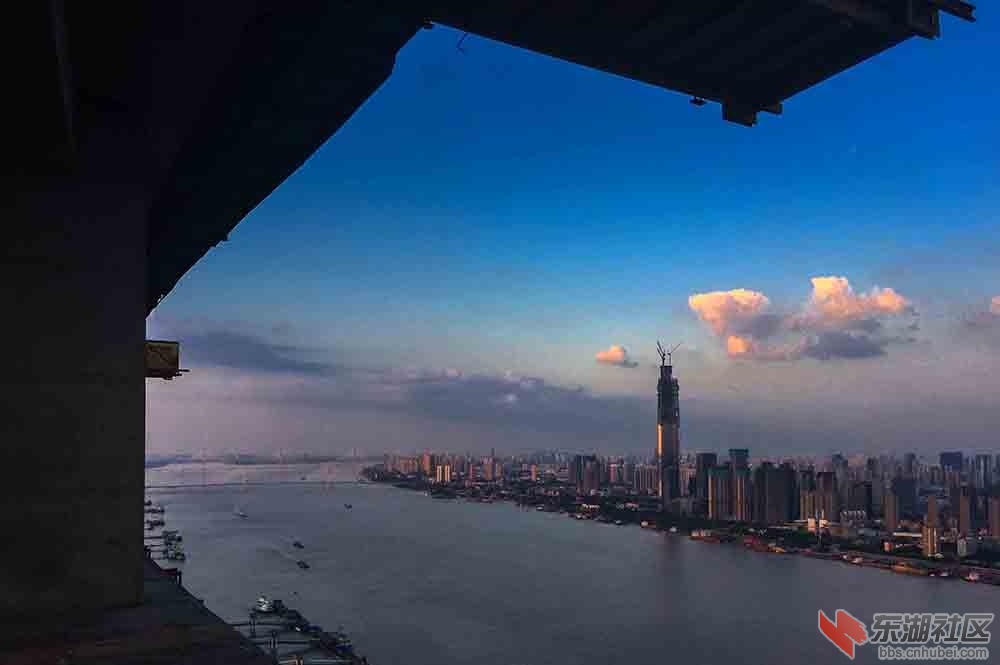 9.视看江中水连天曾院平摄影.JPG