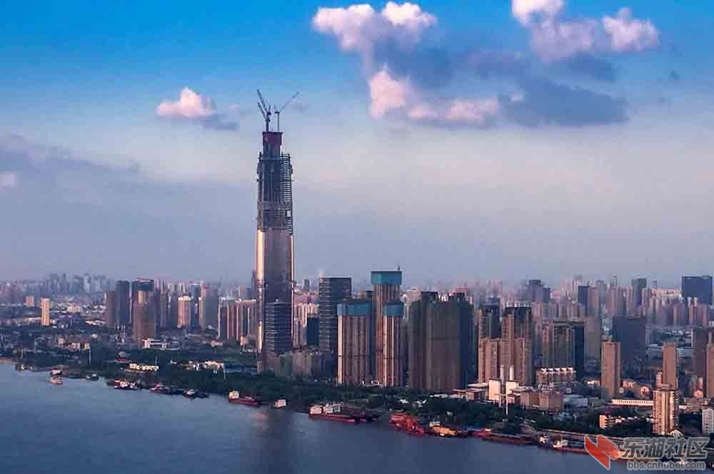 4.白云下的武汉最高建筑之二（武汉绿地中心工程）.JPG