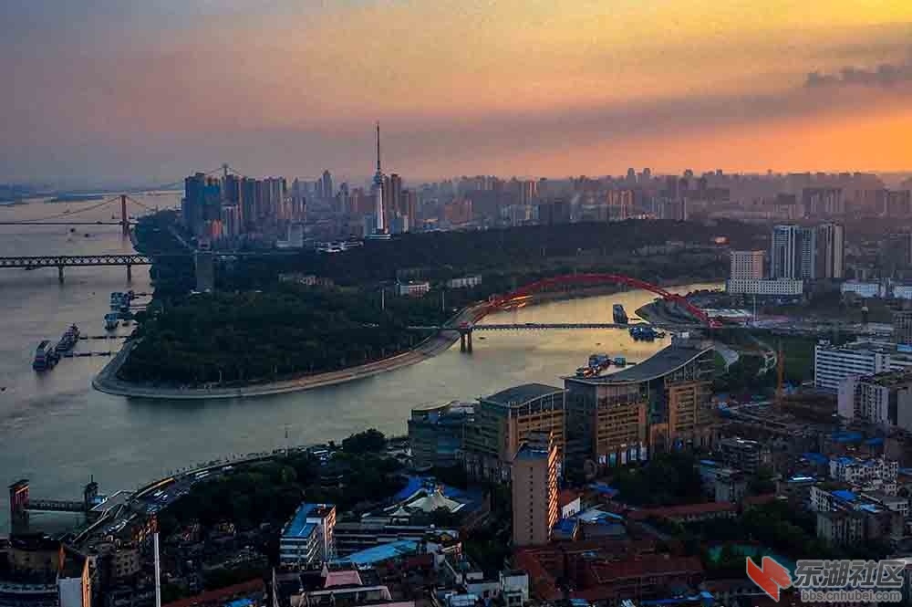 5.夕阳汉江天水一色曾院平摄影.JPG