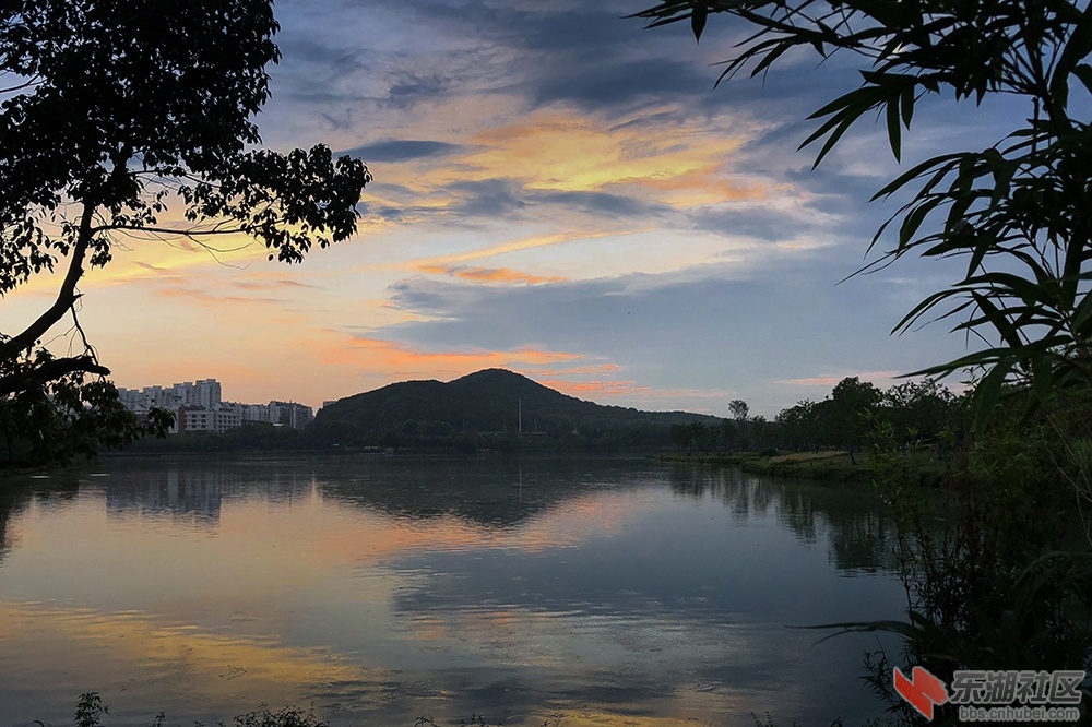 6.湖边小景曾院平摄影.jpg