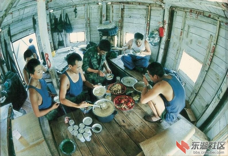 老礁堡里开饭了.jpg