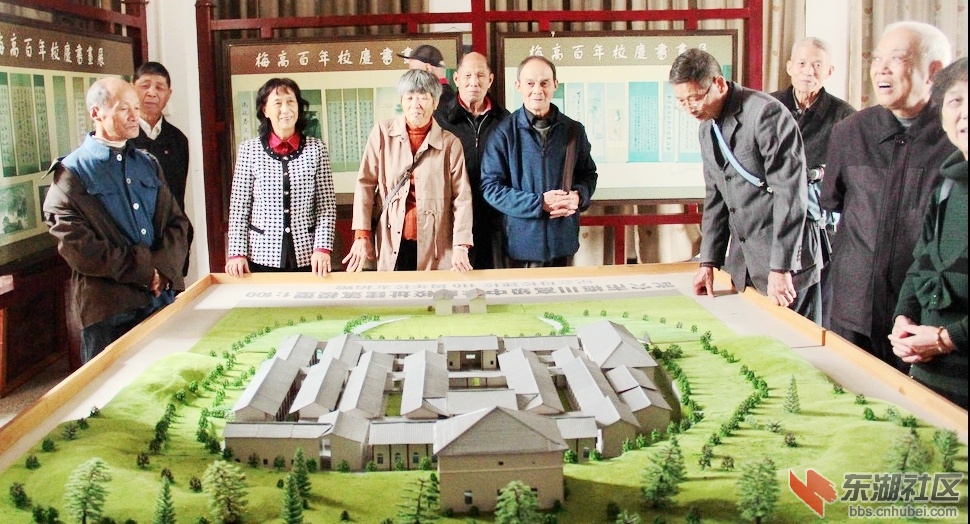 六十年后相聚同学会，怎一个情字了得！