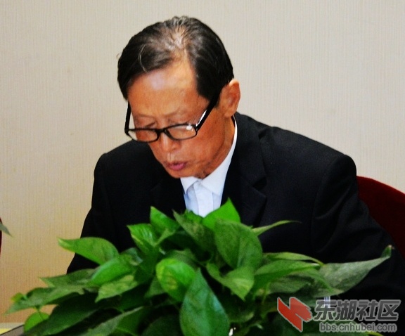 六十年后相聚同学会，怎一个情字了得！