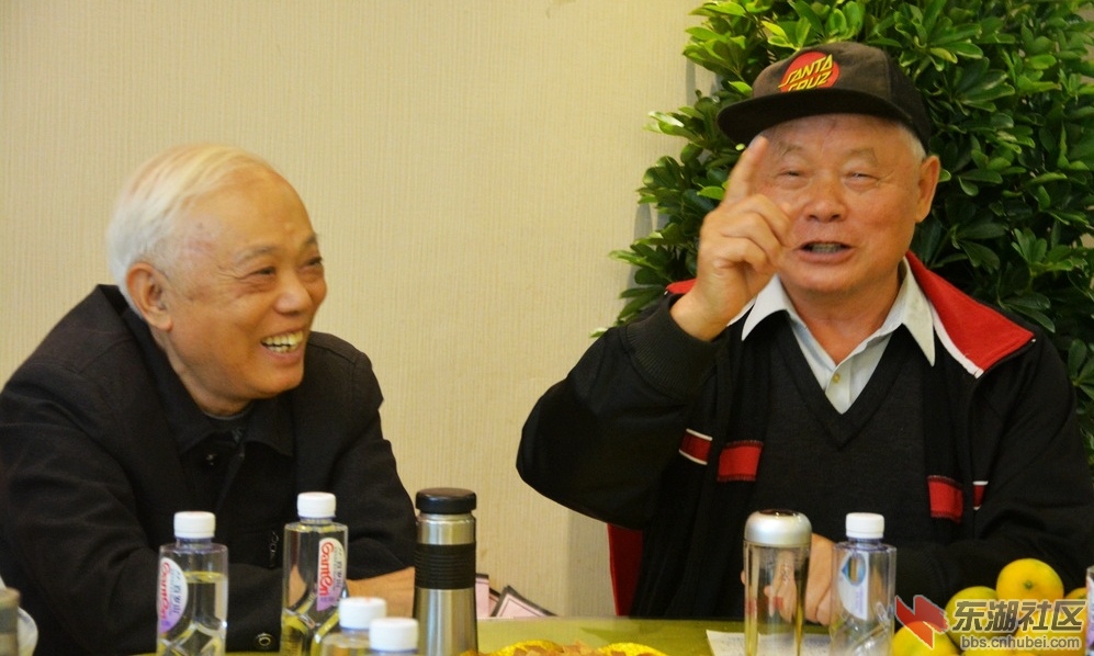 六十年后相聚同学会，怎一个情字了得！