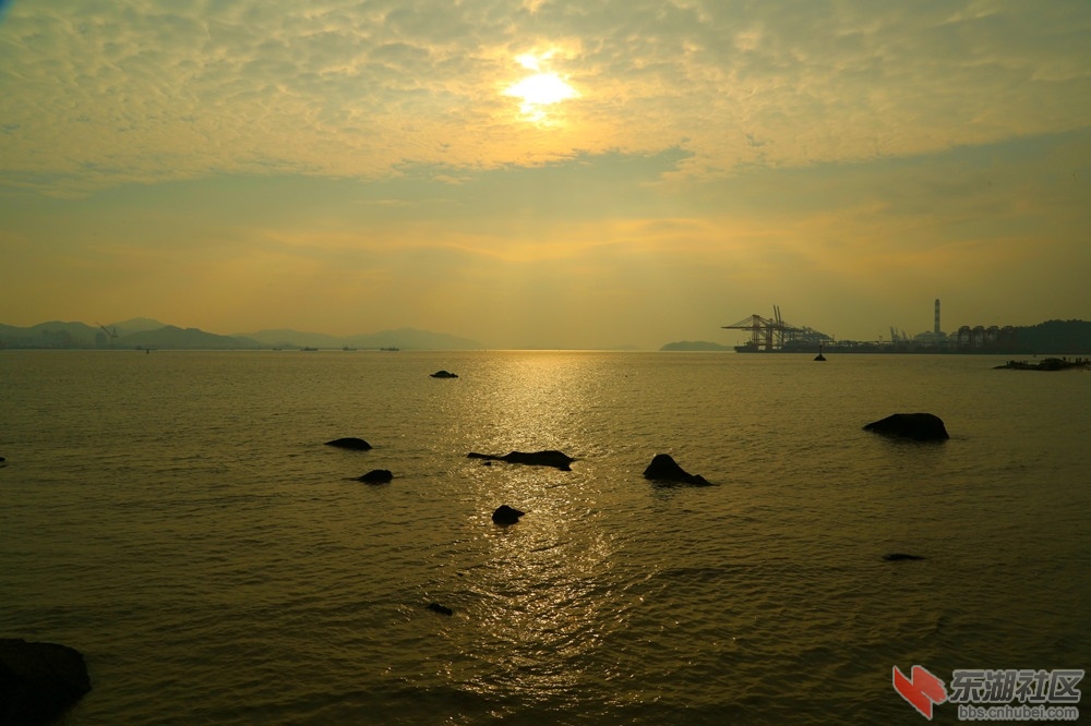 夕阳海面.jpg