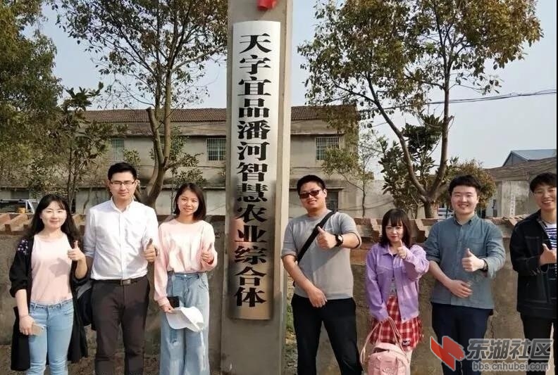 李尔冬和团队的合影.jpg