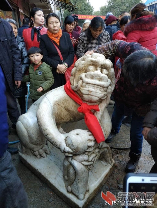 古城梅川惊喜了，东门头施工中发现千年石狮