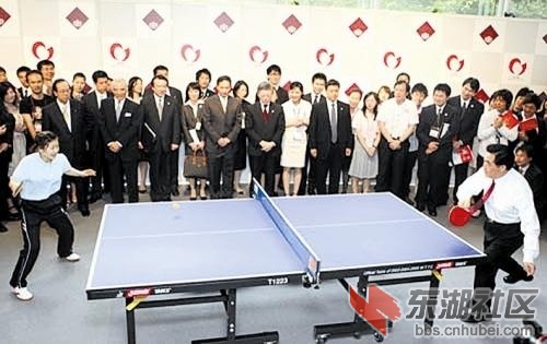 胡锦涛打乒乓球.jpg