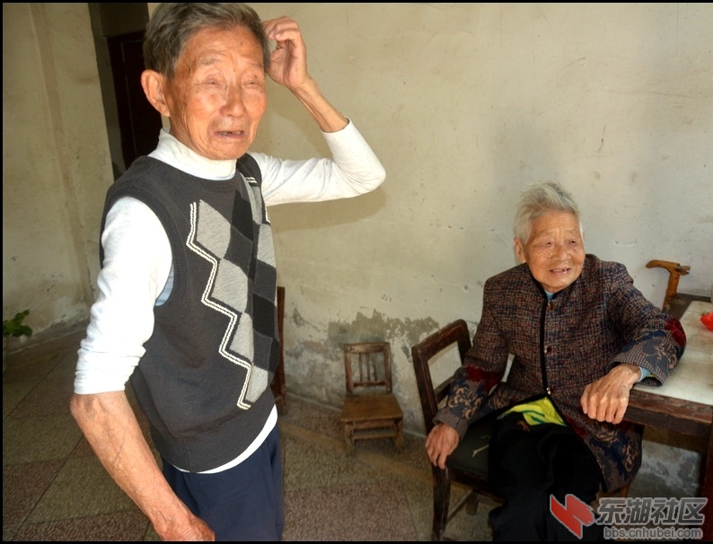 金婚老人87岁的田应生、84岁的何云常夫妇相濡以沫诠释爱情