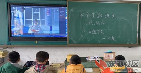 组织收看防溺水专题片敲警钟.jpg
