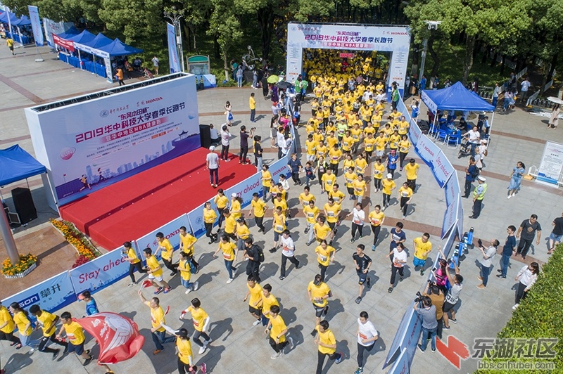 5.各院系跑团之二曾院平摄影.jpg