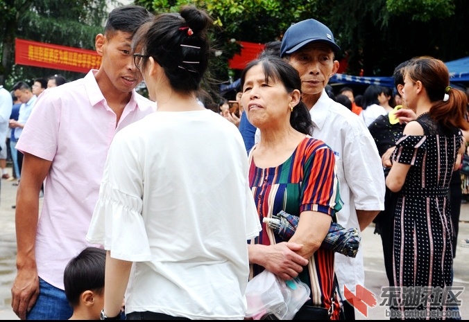 梅川高中四百余学子今赴武穴参加高考！