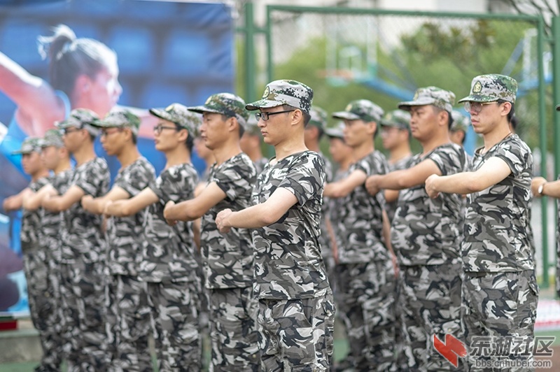 11.摆臂动作之二 曾院平摄影.jpg
